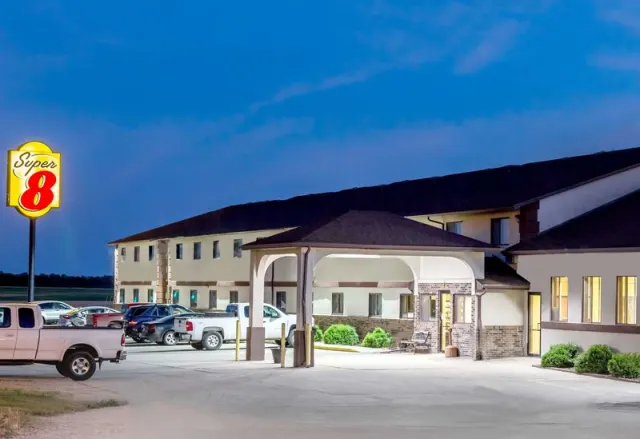 Super 8 by Wyndham Grinnell IA - photo 2