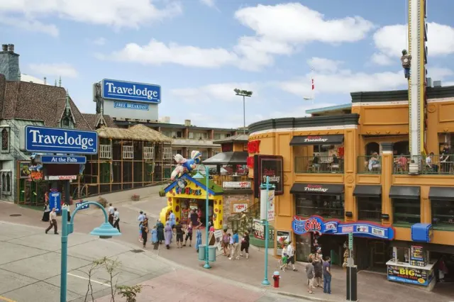 Travelodge by Wyndham Niagara Falls At the Falls - photo 2