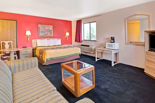 Super 8 by Wyndham Albuquerque WestCoors Blvd - photo 4