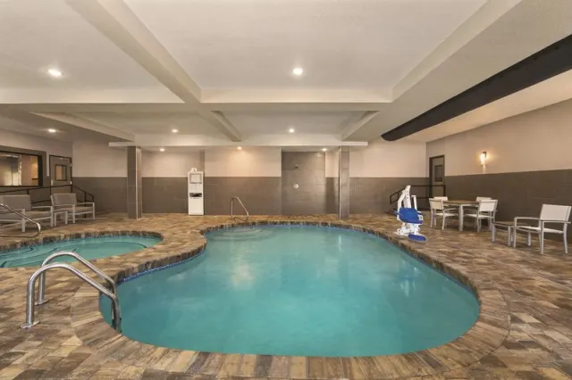 Country Inn  Suites by Radisson Savannah Midtown GA - photo 3
