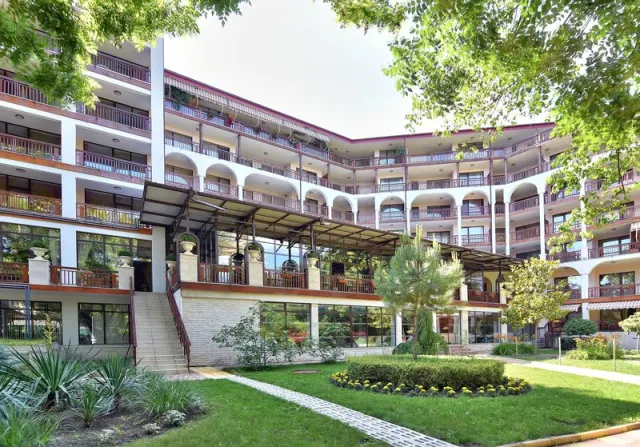 Estreya Palace & Residence - photo 3