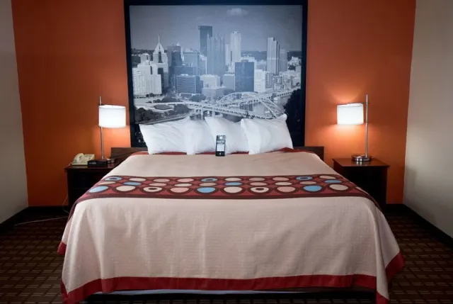Super 8 by Wyndham Altoona - photo 3
