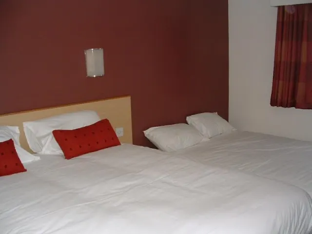 Ramada by Wyndham London Stansted Airport - foto 3