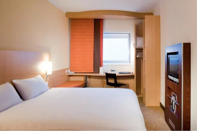 ibis London Luton Airport - photo 3