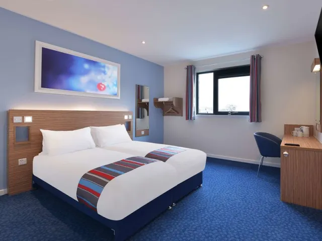 Travelodge Poole North - photo 2