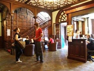 Palmers Lodge Swiss Cottage - photo 3
