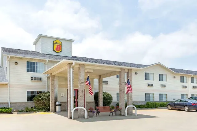 Super 8 by Wyndham Clarinda, Kansas City