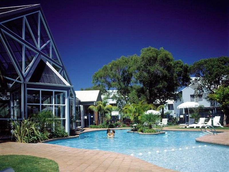 Broadwater Beach Resort - photo 1