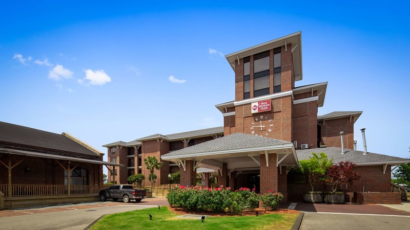 Best Western Plus Coastline Inn - photo 1
