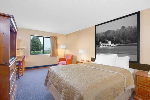 Super 8 by Wyndham Clear Lake - photo 3