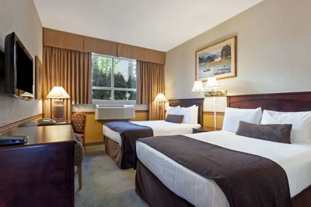 Ramada by Wyndham Vancouver Airport - photo 3
