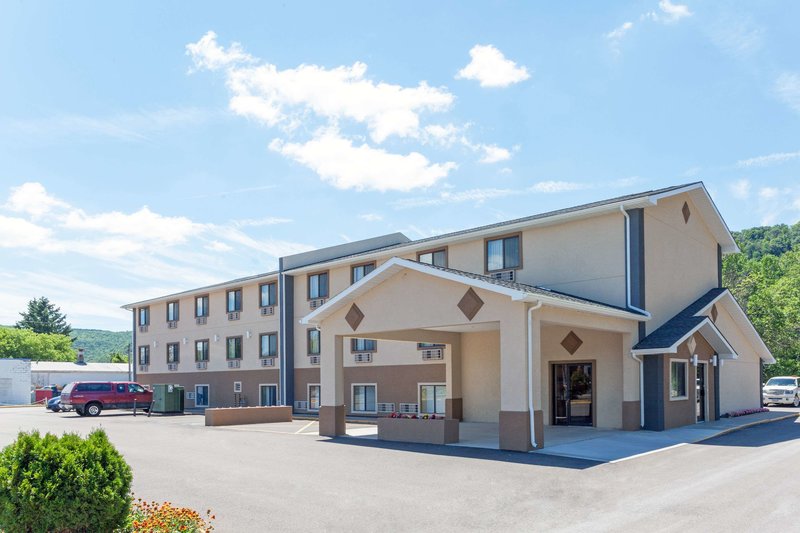 Super 8 by Wyndham Bath Hammondsport Area - photo 1
