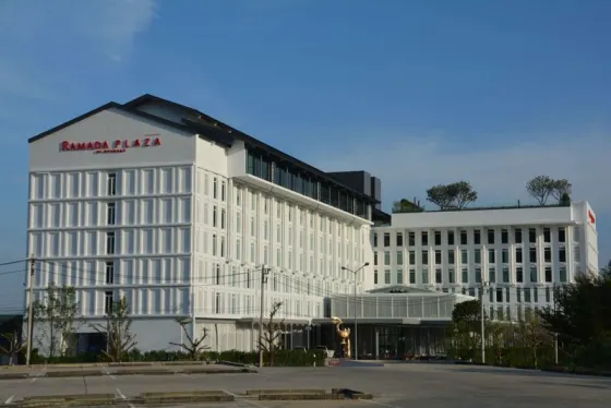 Ramada Plaza By Wyndham Chao Fah