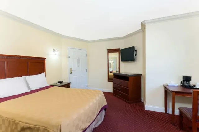 Travelodge by Wyndham Brea - photo 4
