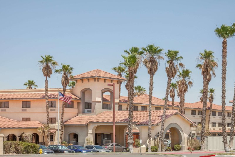 Ramada by Wyndham Barstow - photo 1