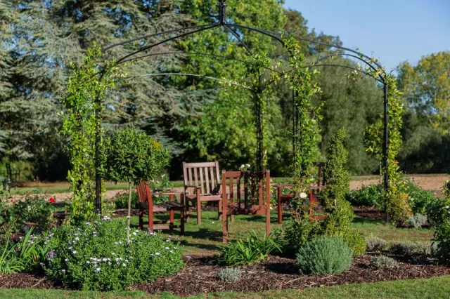Oatlands Park - photo 4