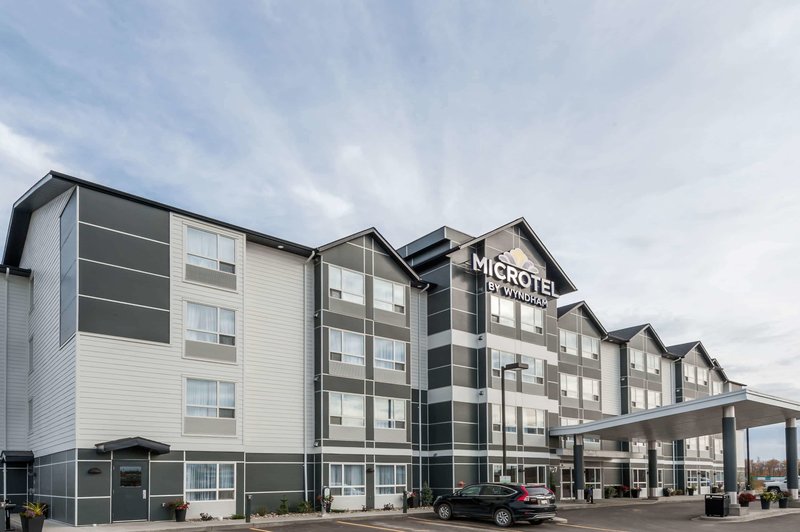 Microtel Inn & Suites by Wyndham Bonnyville - photo 1