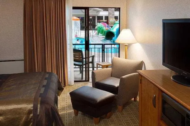 Bismarck Hotel and Conference Center - photo 2