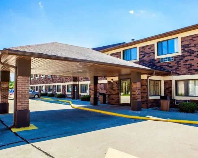 Quality Inn & Suites Champaign - photo 3