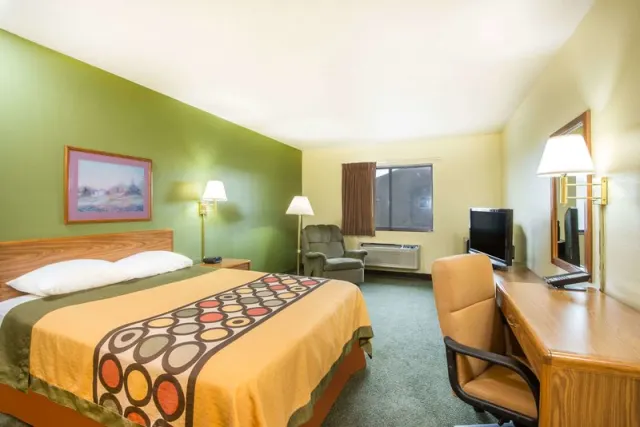 Super 8 by Wyndham Colby - photo 4
