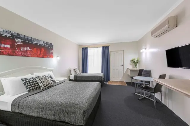 Best Western Cathedral Motor Inn - photo 4