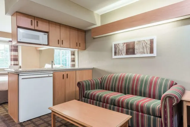 Microtel Inn & Suites by Wyndham West Chester - photo 4