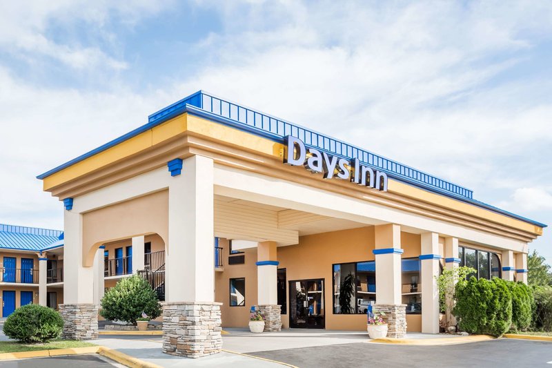 Days Inn by Wyndham Hendersonville - photo 1
