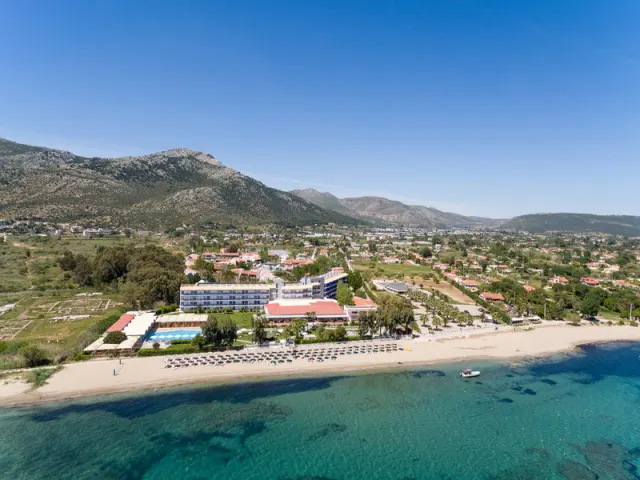 Golden Coast Hotel & Bungalows - photo 2