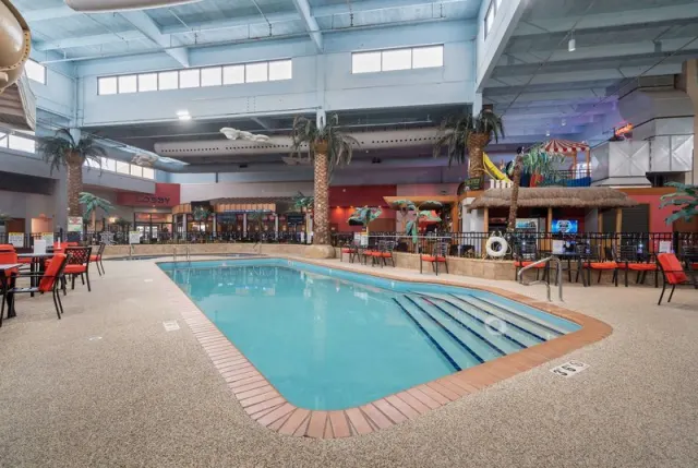 Ramada by Wyndham Sioux Falls Airport-Waterpark & Event Ctr - photo 3