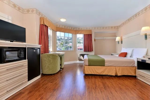 Americas Best Value Inn - San Clemente Beach - photo 3