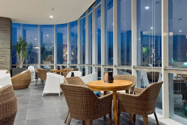 Meliá Makassar - photo 2