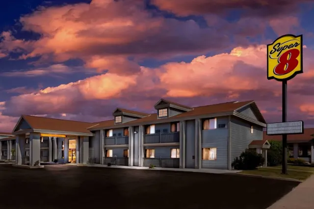 Super 8 by Wyndham La Crosse, La Crosse