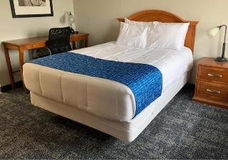 Travelodge by Wyndham Lincoln Northeast - photo 4