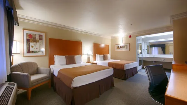 Best Western Inn & Suites Lemoore - photo 4