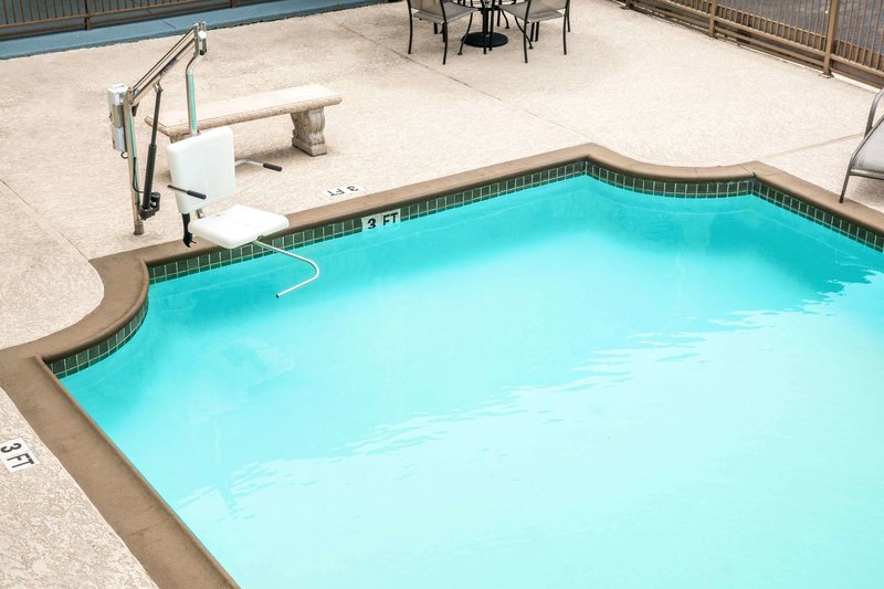 Days Inn by Wyndham Houston - photo 1