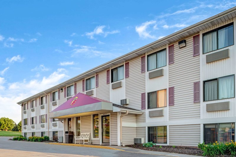 Super 8 by Wyndham Omaha I80 West - photo 1