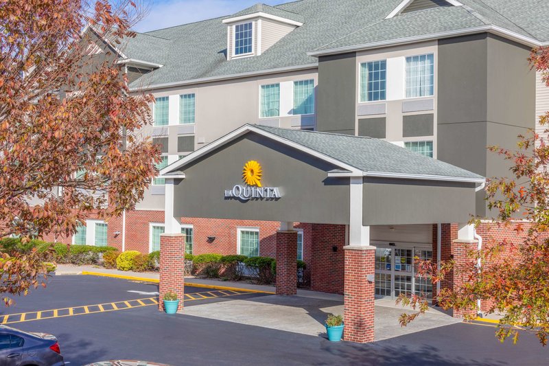 La Quinta Inn  Suites by Wyndham StoningtonMystic Area - photo 1