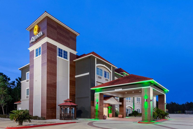 La Quinta Inn & Suites by Wyndham Lumberton - photo 1