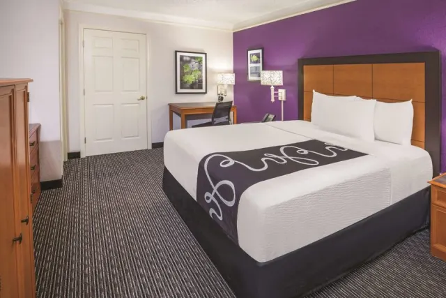 Howard Johnson by Wyndham Sacramento Downtown - photo 3