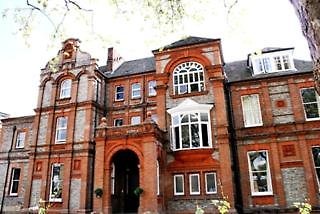 Palmers Lodge Swiss Cottage - photo 1