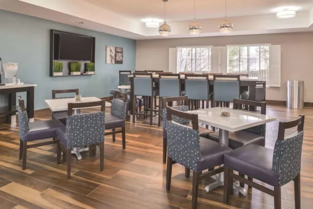 La Quinta Inn & Suites by Wyndham Atlanta South - Newnan - foto 2
