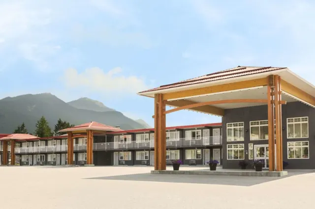 Days Inn by Wyndham Golden - photo 2