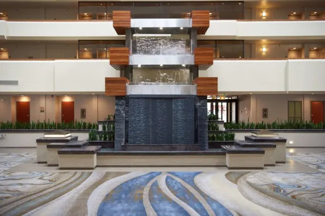 DoubleTree by Hilton Hotel Fresno Convention Center - photo 3
