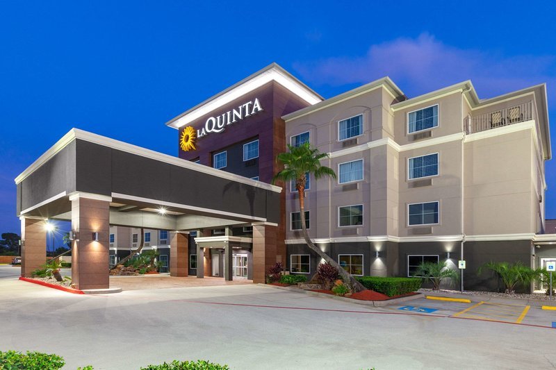 La Quinta Inn  Suites by Wyndham Houston Channelview - photo 1