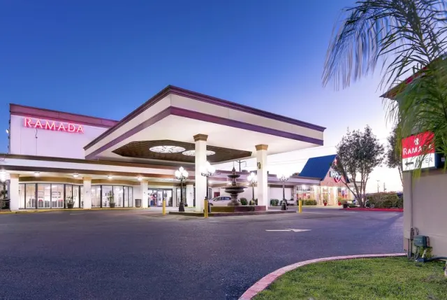 Holiday Inn Metairie New Orleans Airport - photo 2