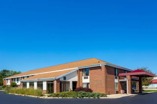 Super 8 by Wyndham Watertown WI, Watertown