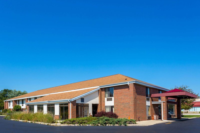 Super 8 by Wyndham Watertown WI - photo 1