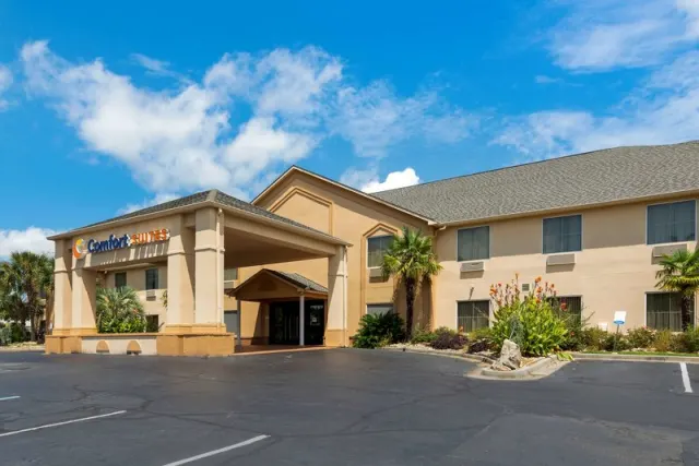 Comfort Suites - photo 3