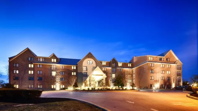 Best Western Plus Concordville Hotel - photo 2