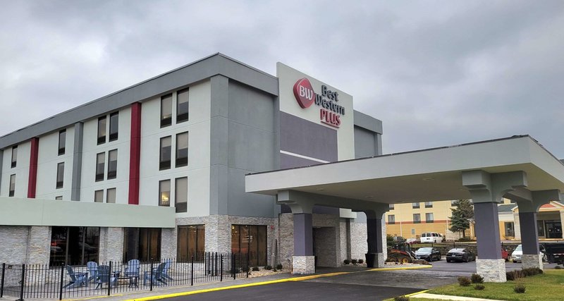Best Western Holland Inn - photo 1